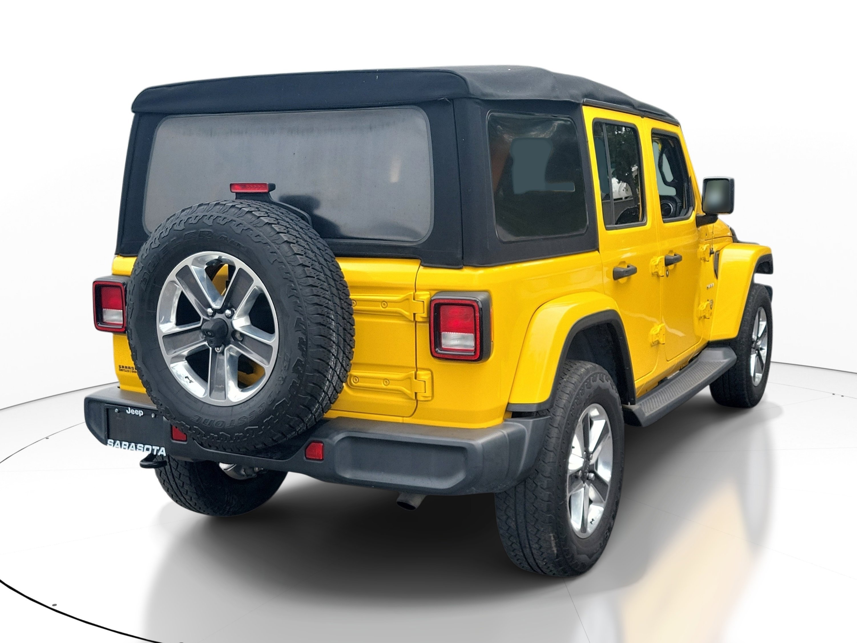 Used 2018 Hellayella Clearcoat Jeep Sahara image 6