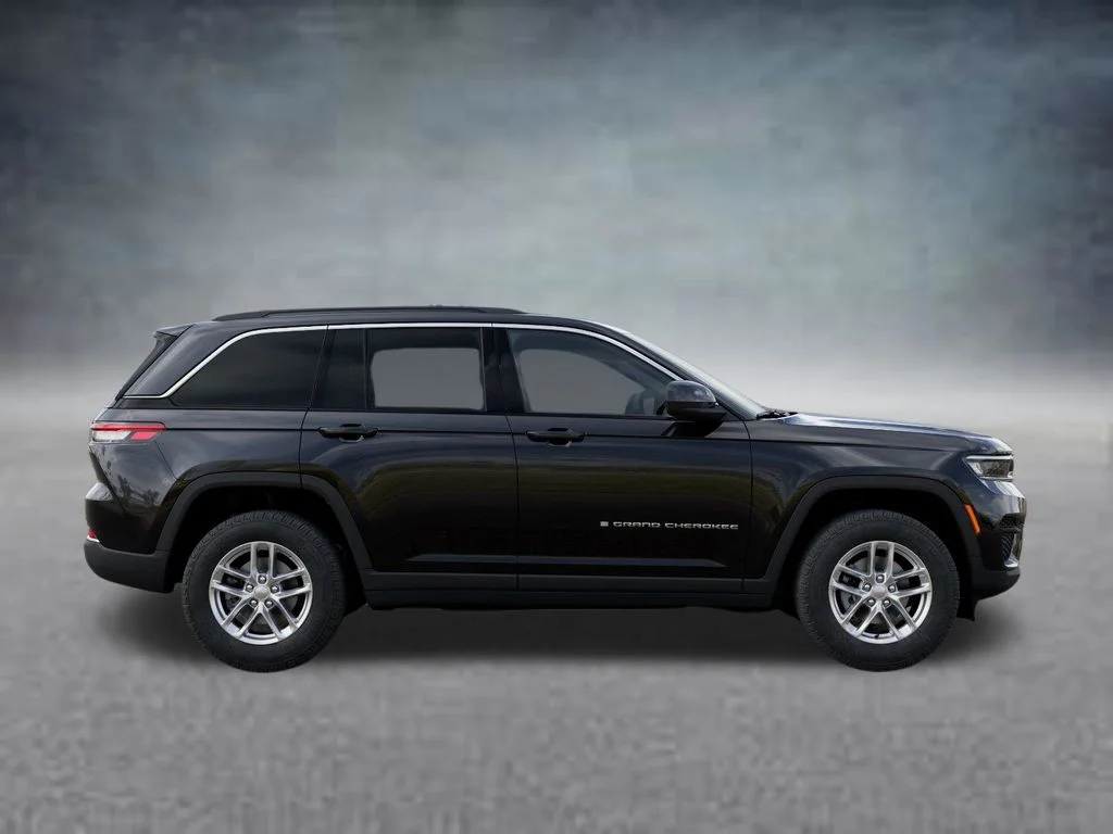 New 2026 Diamond Black Crystal Pearl-Coat Exterior Paint Jeep Laredo X image 21