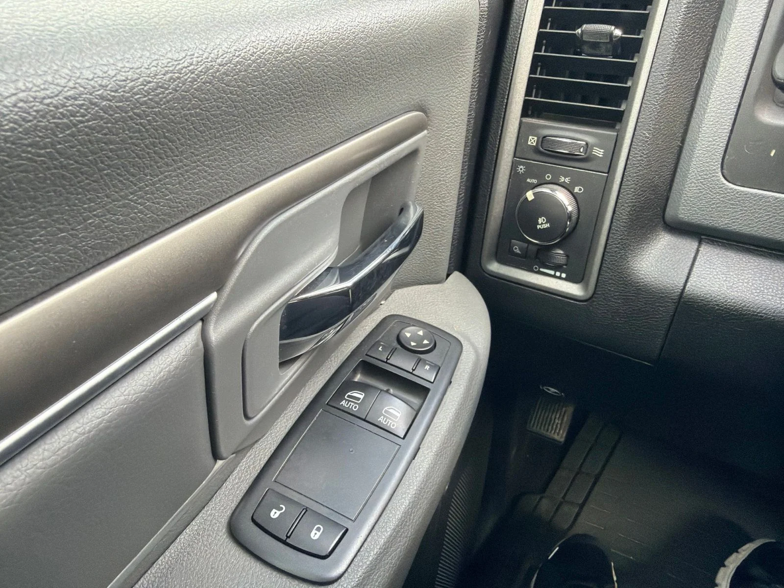 Used 2013 Bright Silver Metallic Ram Express image 20