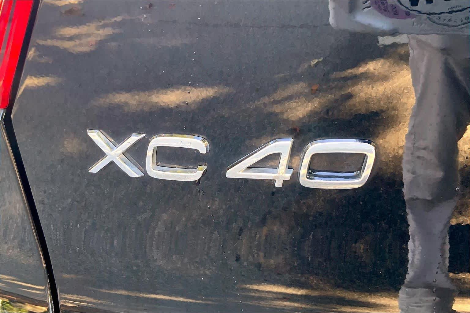 Used 2024 Onyx Black Metallic Volvo Plus Bright Theme image 9