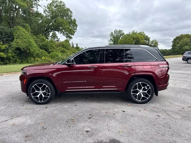 Used 2023 Red Jeep Summit Reserve image 4