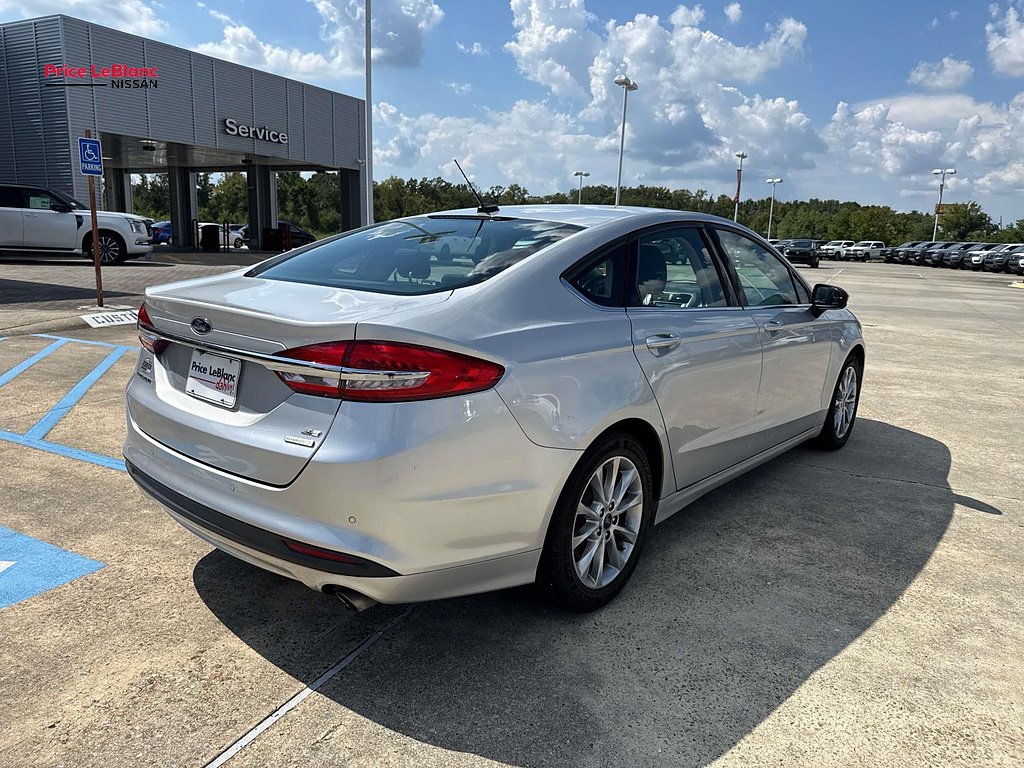 Used 2017 Ingot Silver Ford SE image 7