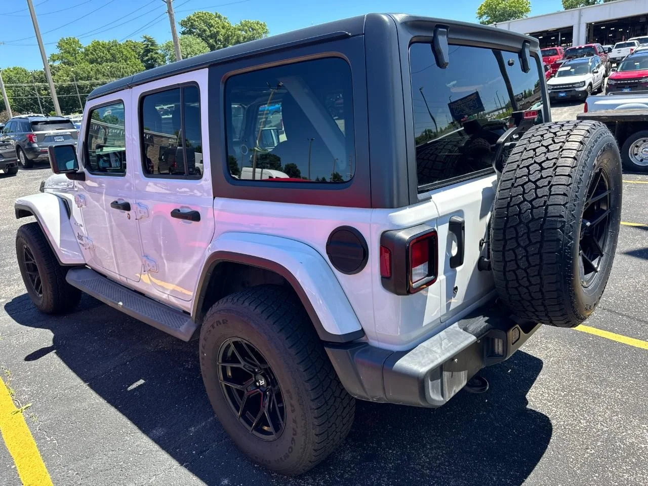 Used 2019 Bright White Clearcoat Jeep Sahara 4x4 image 7