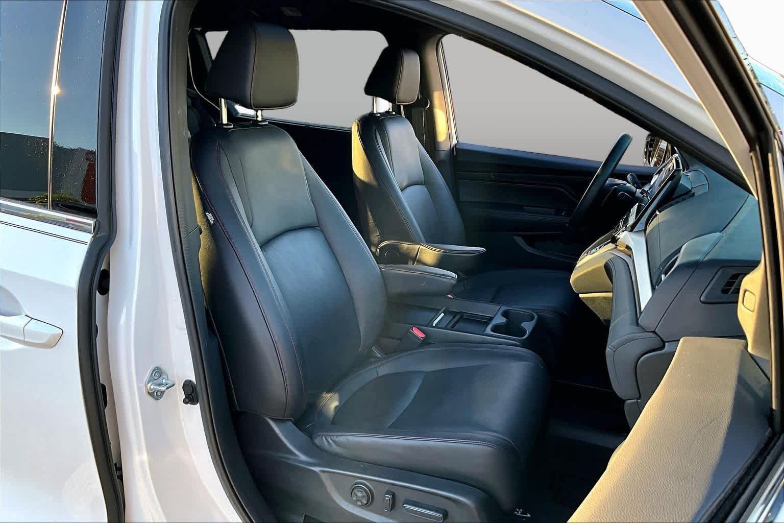 Used 2024 Platinum White Pearl Honda Sport image 9
