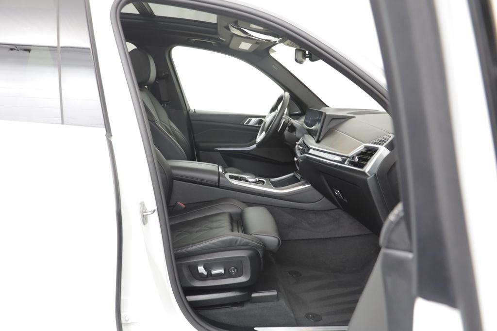 Certified Used 2026 Alpine White BMW xDrive40i image 18