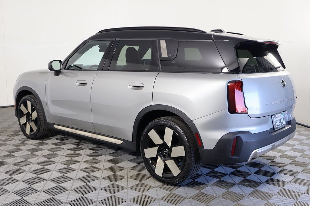Used 2025 Silver MINI Iconic image 4