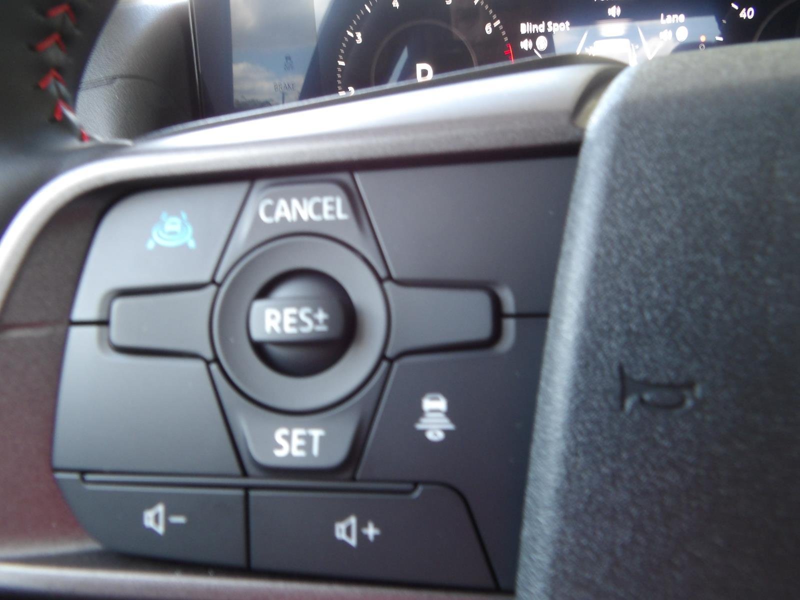 New 2026 Atlantic Gray Metallic / Super Black Two-tone Nissan SR image 33