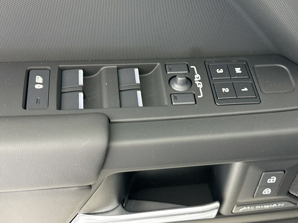 New 2026 Tasman Blue Land Rover S image 19