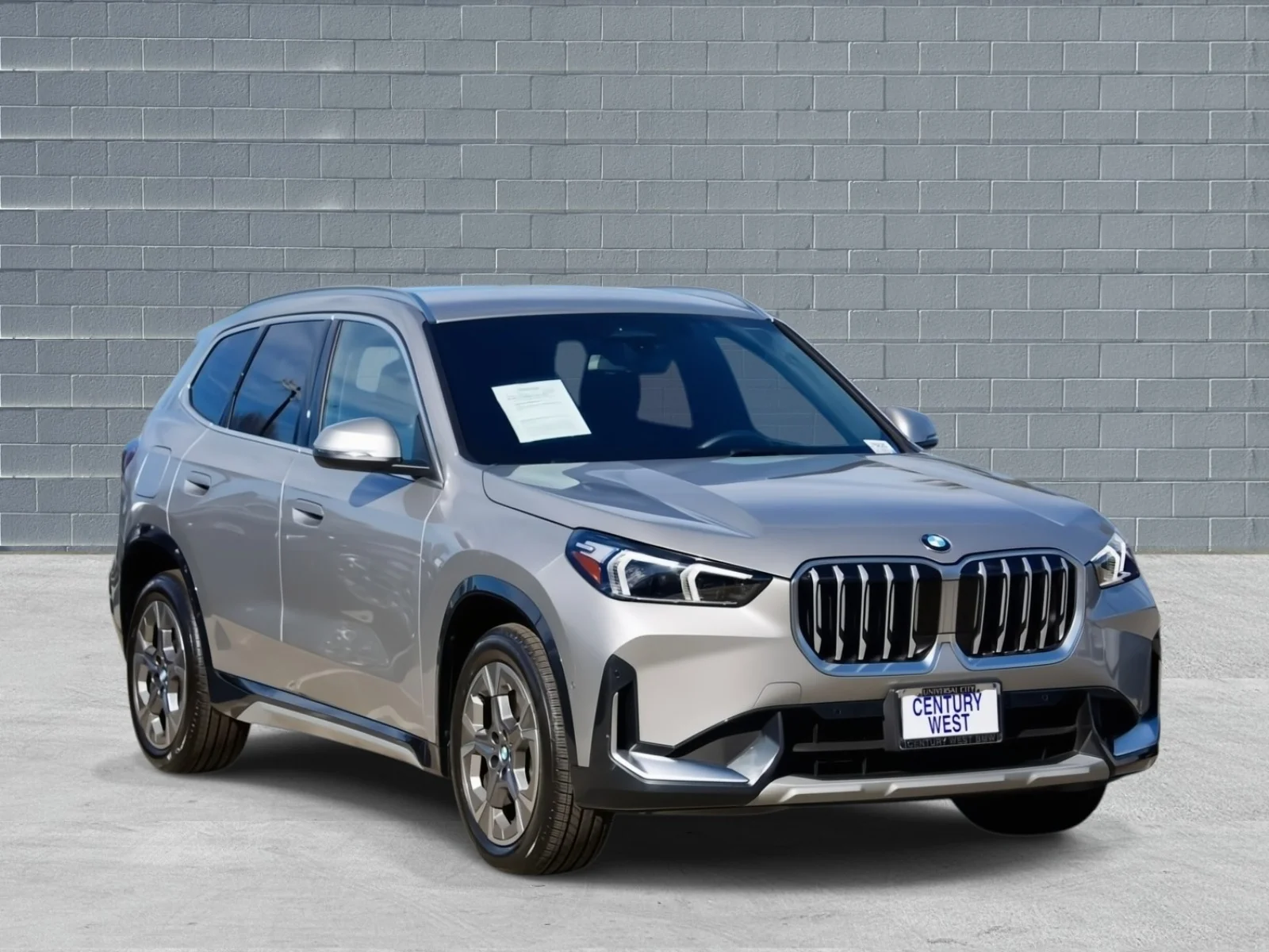 2025 BMW X1 28i