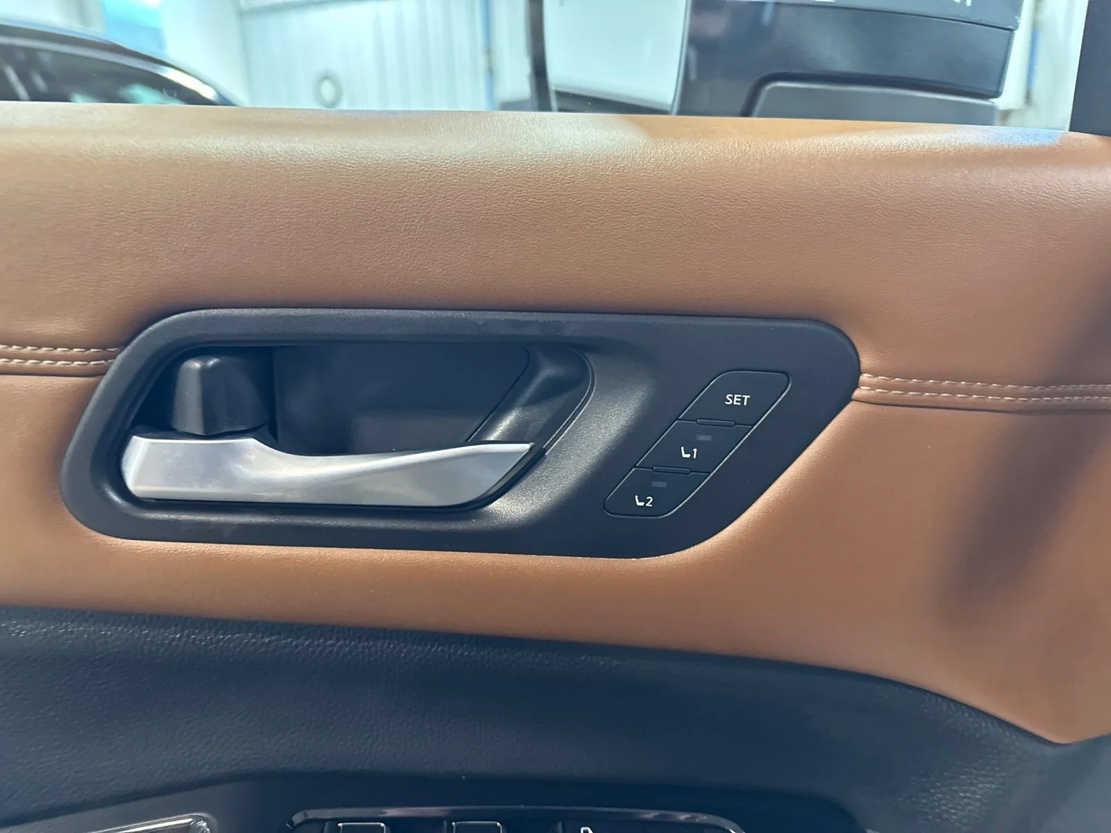 Used 2022 Gray Nissan Platinum image 19