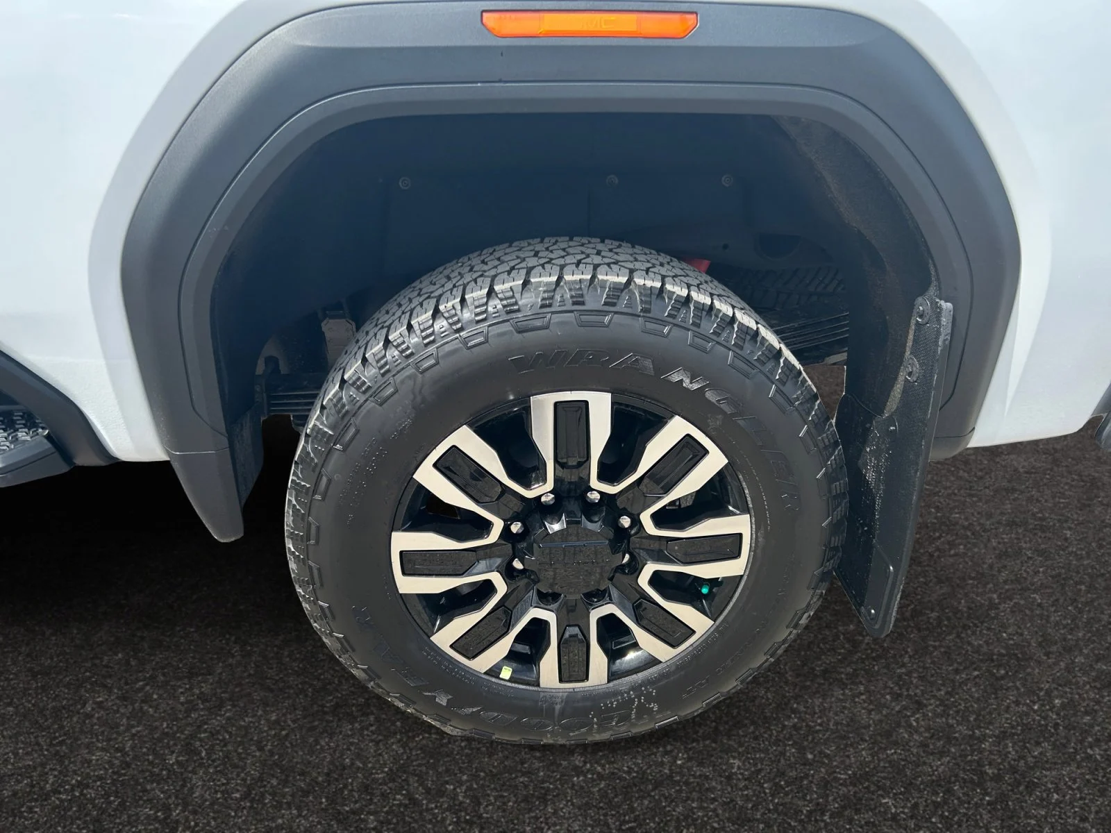 New 2026 Glacier White Tricoat GMC Denali Ultimate image 9