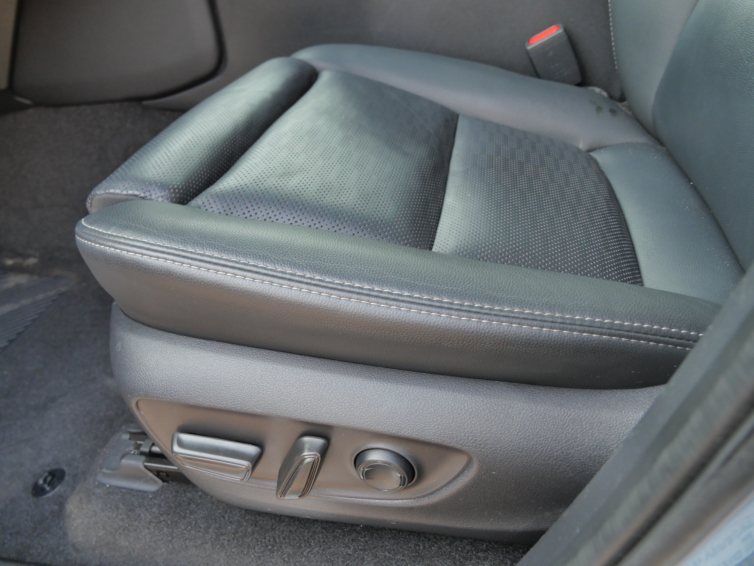 Certified Used 2025 Heritage Blue/Gray Scape Toyota  image 21