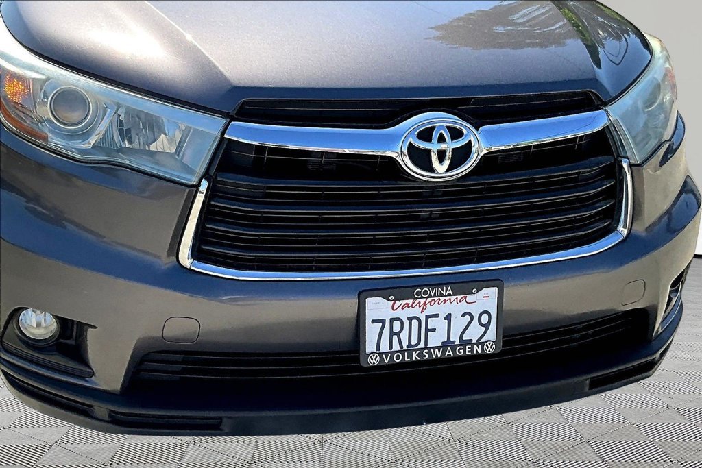 Used 2016 Gray Toyota XLE V6 image 29