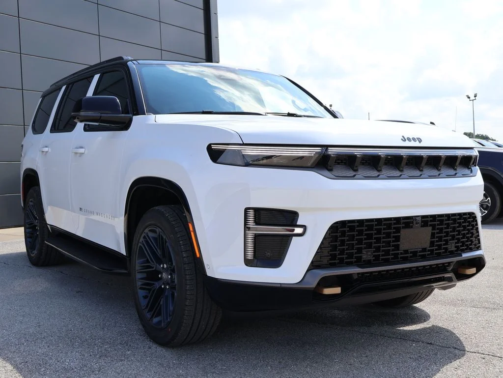 New 2026 Bright White Clear-Coat Exterior Paint Jeep 85th Anniversary Edition image 6
