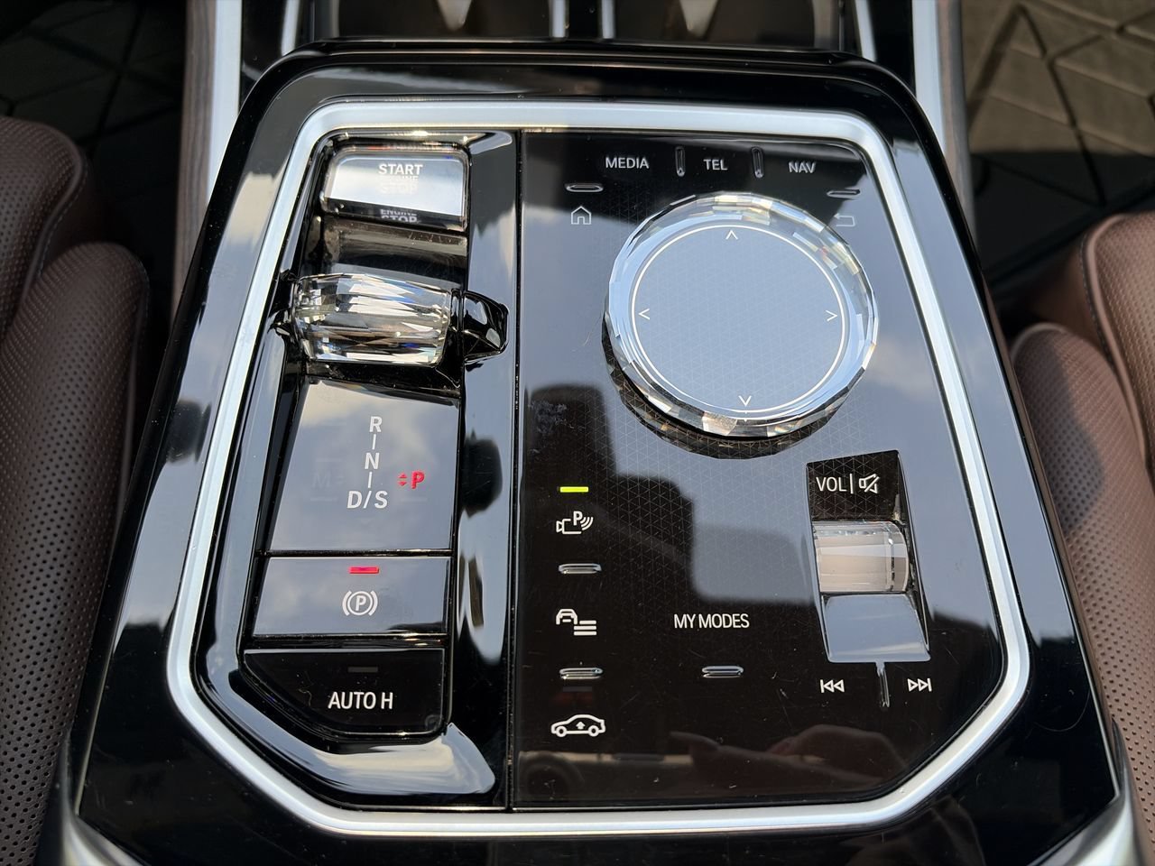 Used 2023 Black Sapphire Metallic BMW 740i image 28