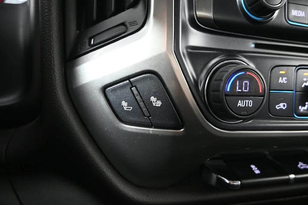 Used 2017 DEEP OCEAN BLUE METALLIC Chevrolet LT image 30