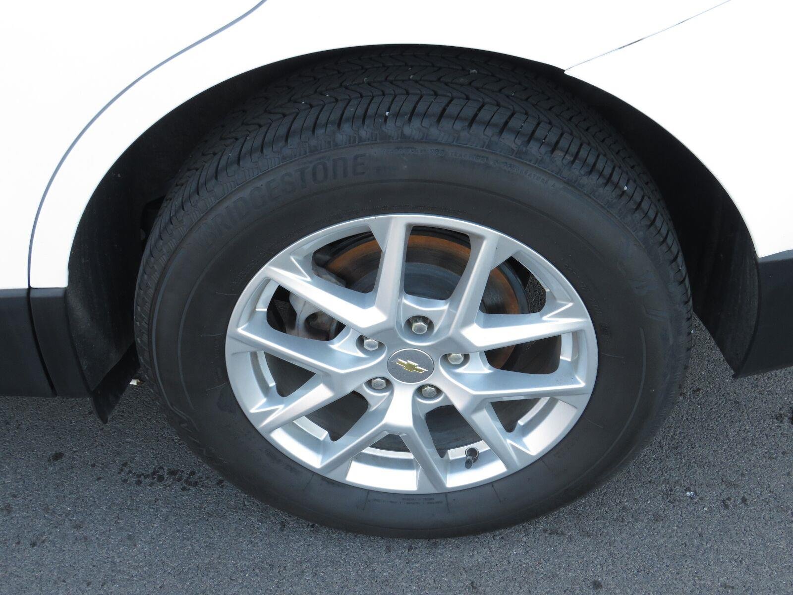 Used 2024 Summit White Chevrolet LT image 18