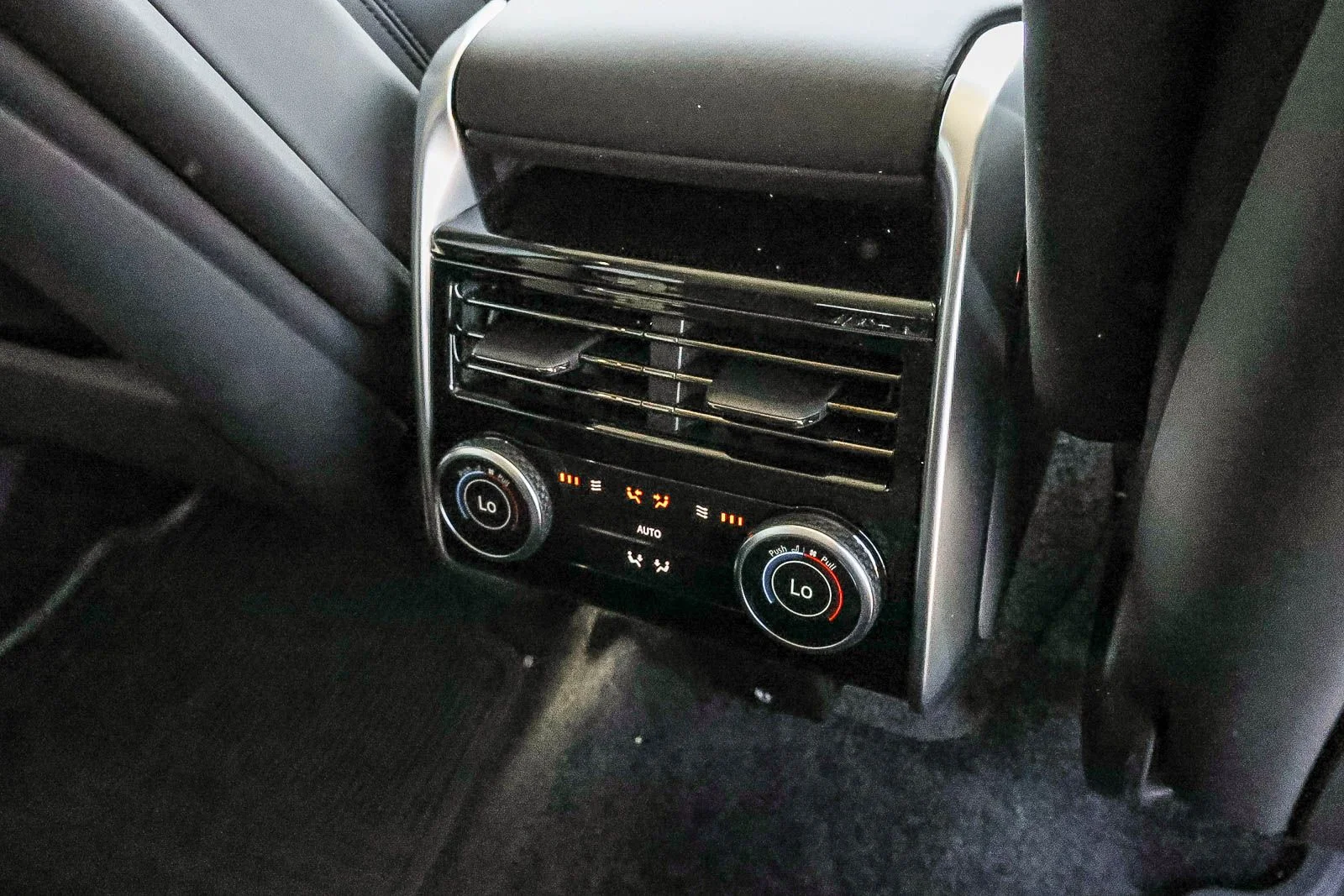 New 2026 Fuji White Land Rover SE image 19