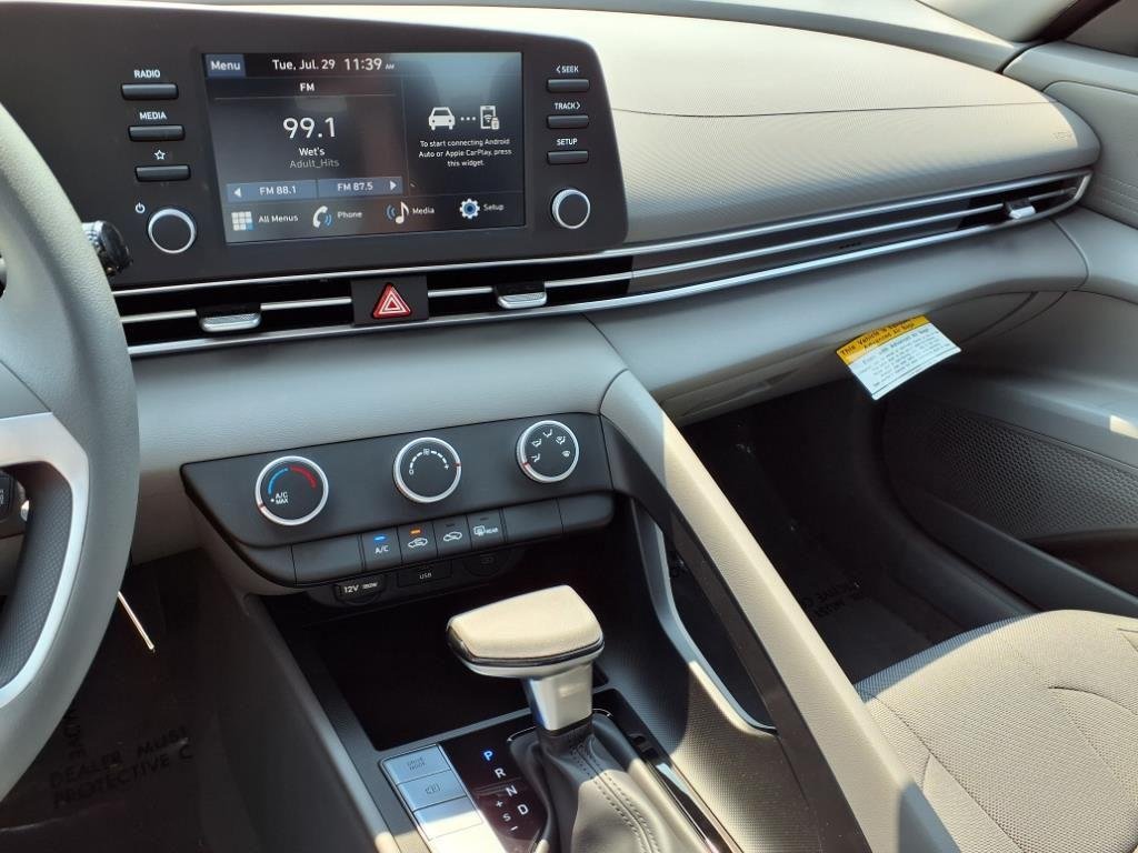 2025 Hyundai Elantra SE - Photo 10