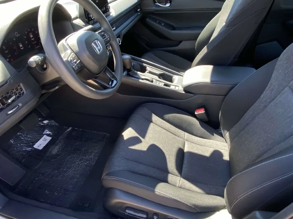 Certified Used 2025 White Honda SE image 17