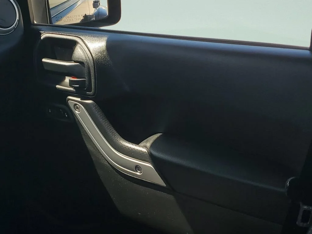 Used 2014 Black Jeep Sahara image 13