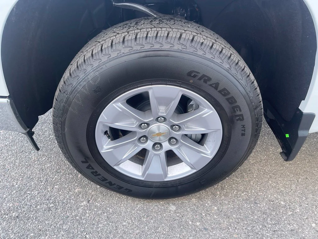 New 2026 Summit White Chevrolet LT image 33