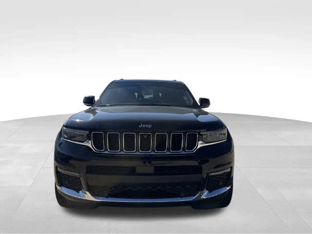 Used 2022 Black Jeep Limited image 4
