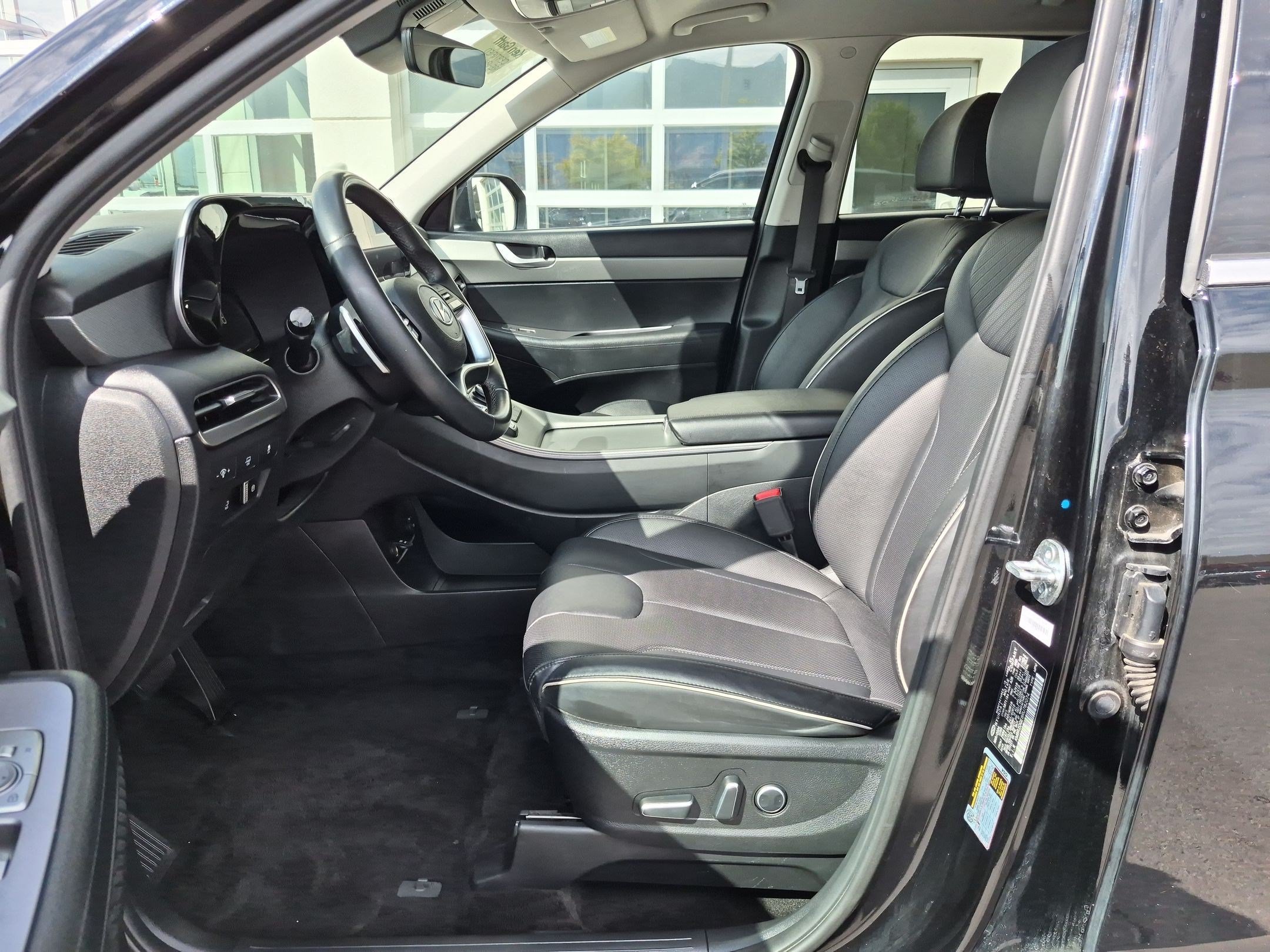 Used 2024 Abyss Black Pearl Hyundai SEL 7P image 16