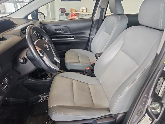 2016 Toyota Prius C Four photo 4