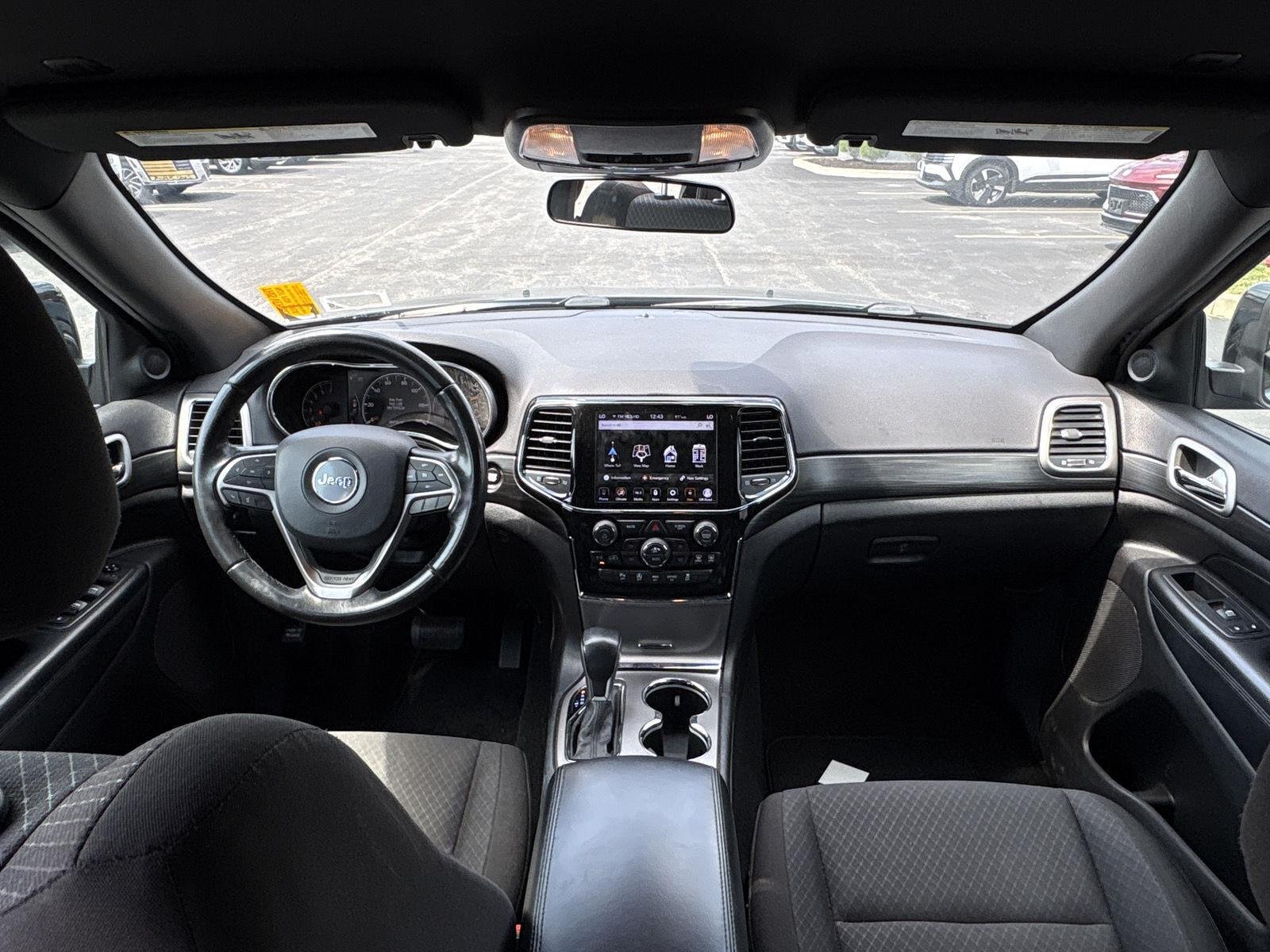 Used 2020 Diamond Black Crystal Pearl Jeep Laredo image 17