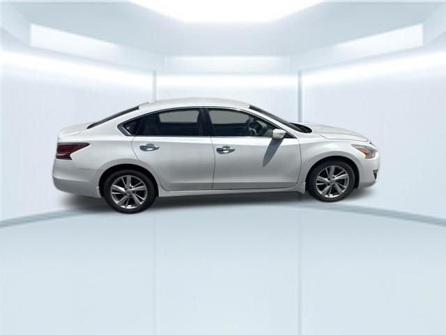 Used 2014 White Nissan 2.5 SV image 5