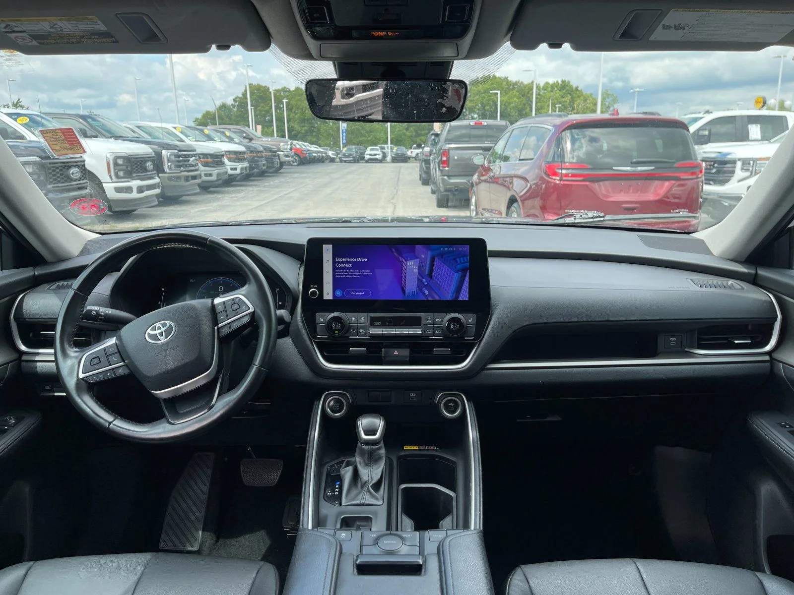Used 2024  Toyota XLE image 15