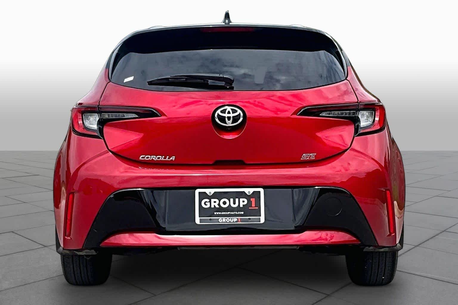 Used 2025 Finish Line Red/Midnight Black Metallic Toyota SE image 5