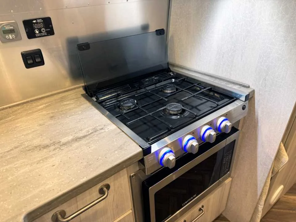 Used 2022 SILVER AIRSTREAM  image 21