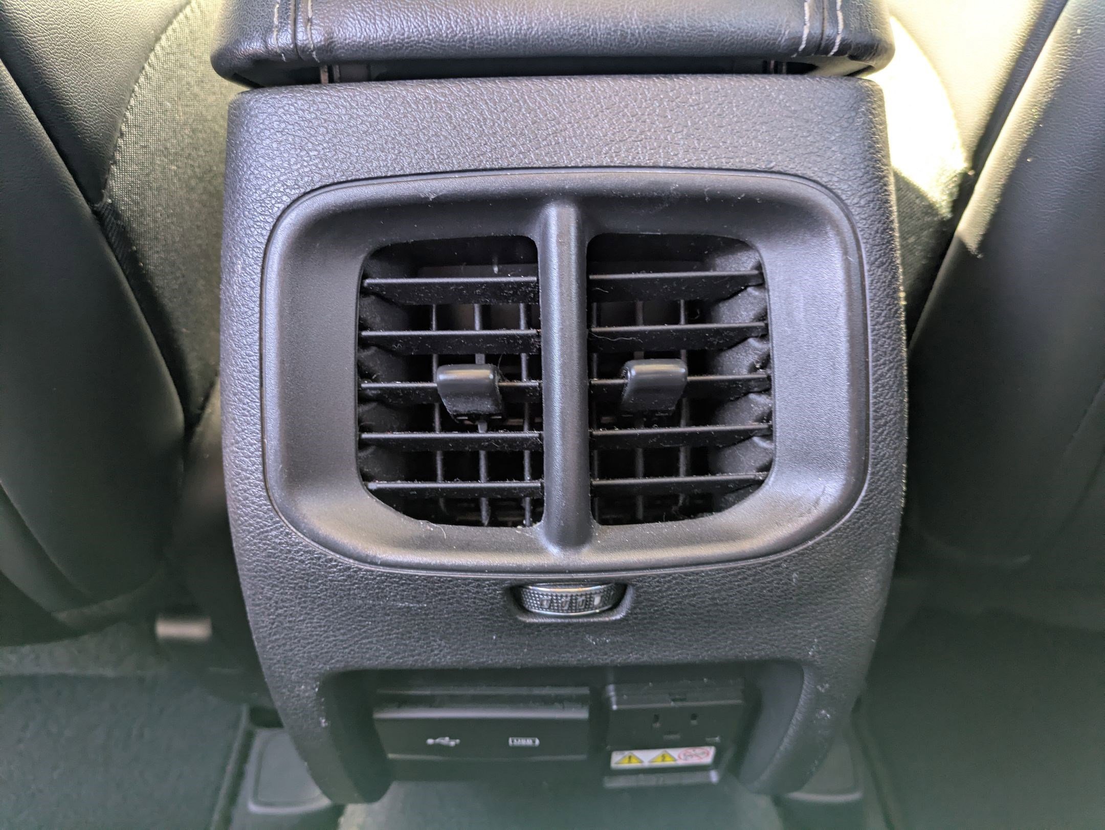 Used 2019 Diamond Black Crystal Pearlcoat Jeep Limited image 27