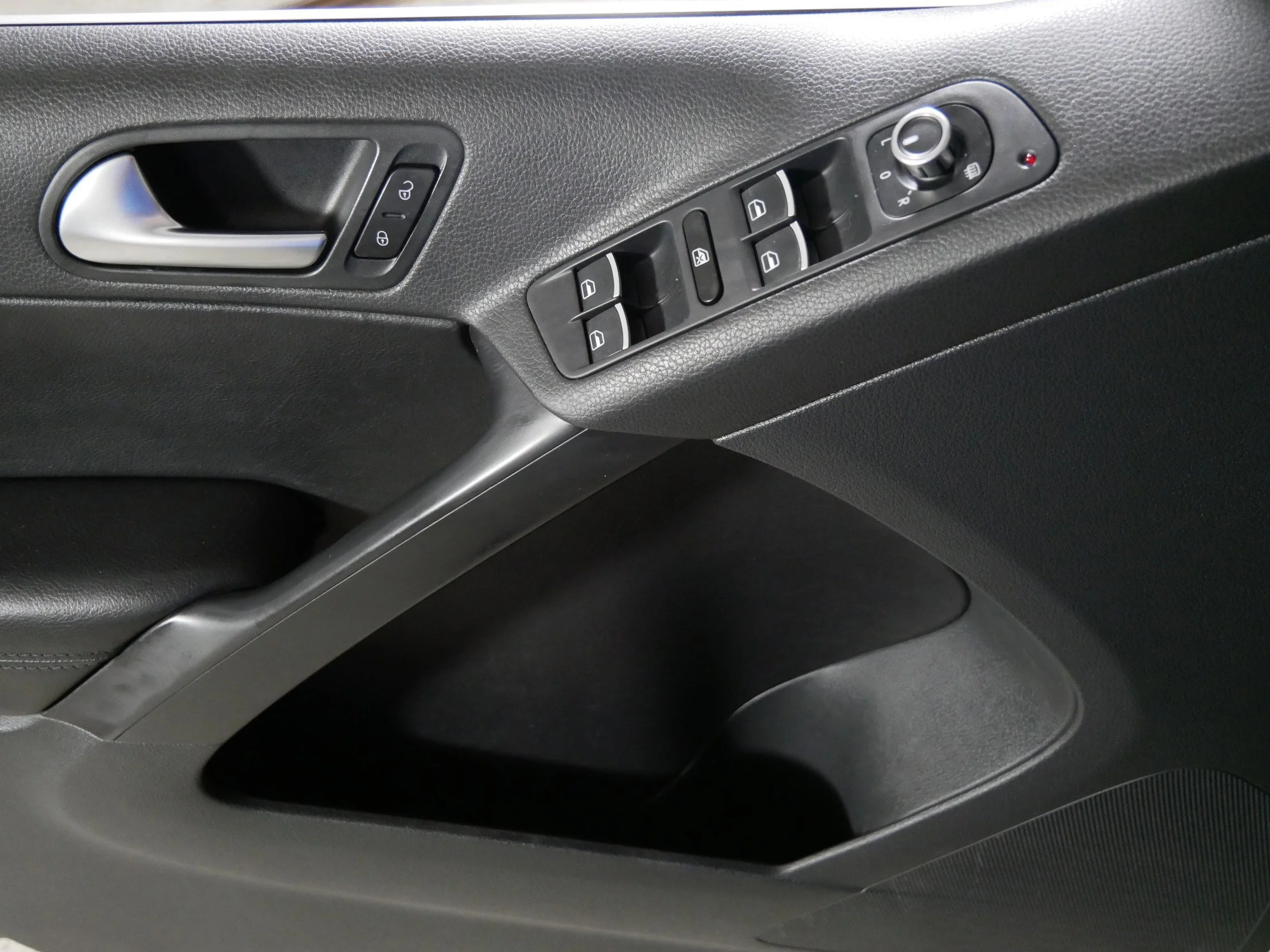Used 2012 Pepper Gray Metallic Volkswagen S w/Sunroof image 19