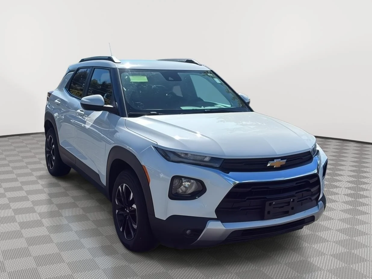 Used 2022 Summit White Chevrolet LT image 3