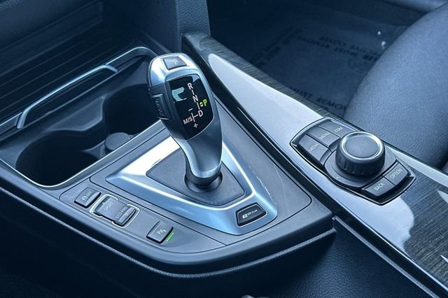 2018 BMW 3 Series 330e - Photo 23