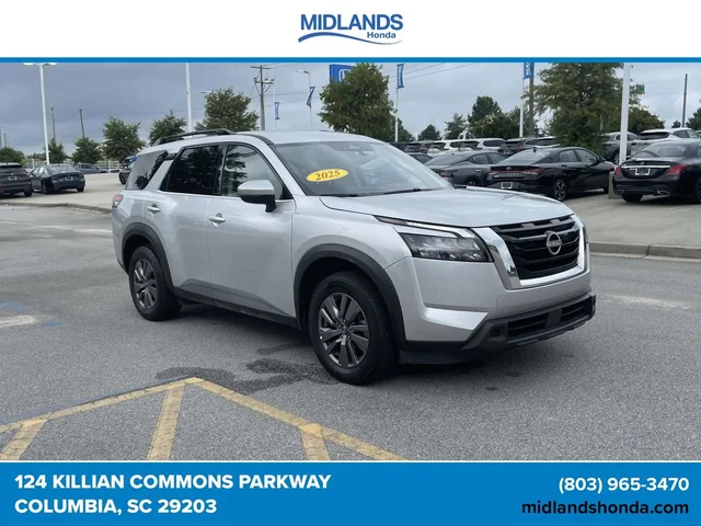 2025 Nissan Pathfinder SV
