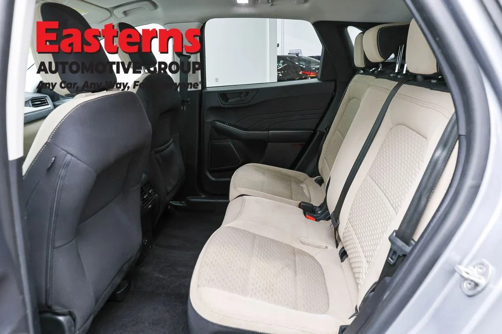 Used 2022 Silver Ford SE image 22