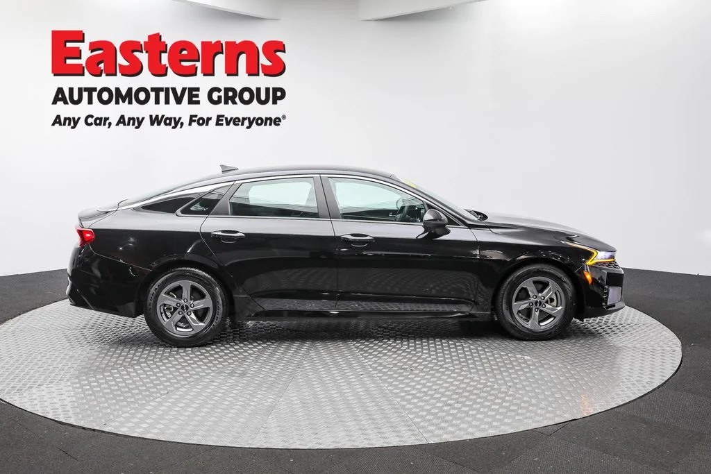 Used 2023 Black Kia LXS image 4
