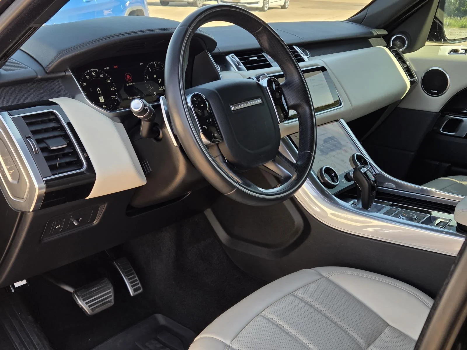 Used 2020 Narvik Black Land Rover HSE Dynamic image 34