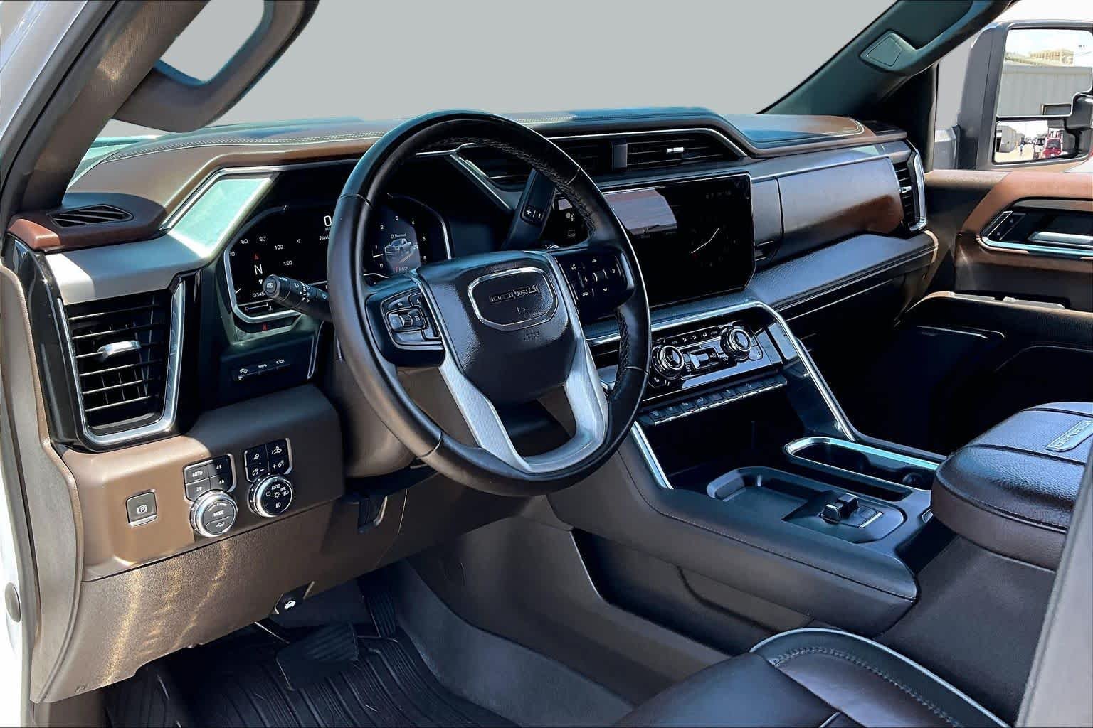 Used 2024 White Frost Tricoat GMC Denali image 17