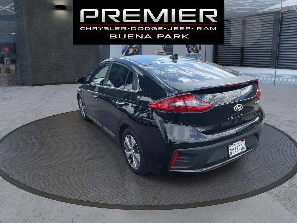 Used 2018 Black Hyundai Limited image 6