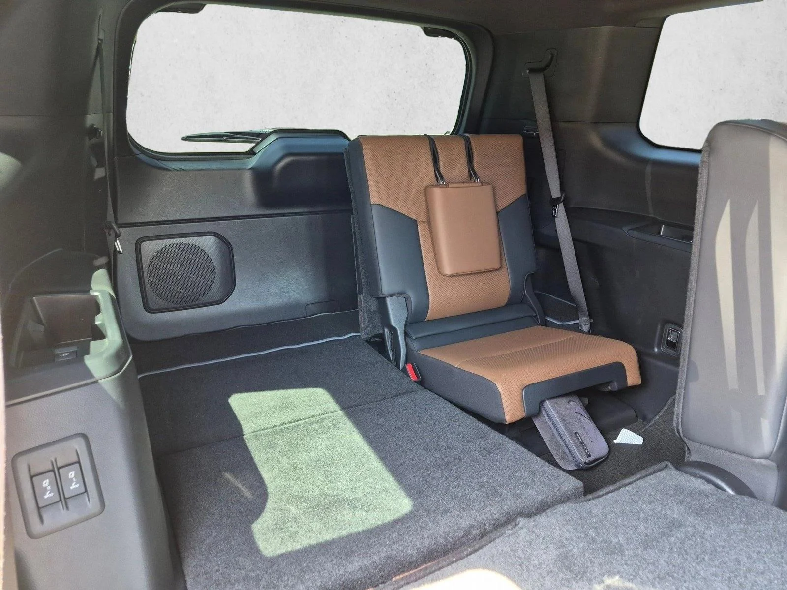 Certified Used 2025 Atomic Silver Lexus PREMIUM PLUS image 20