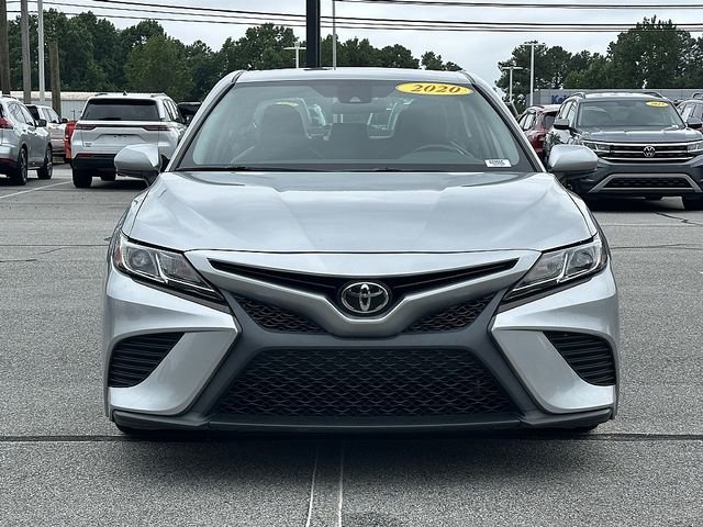 Used 2020 Silver Toyota SE image 3
