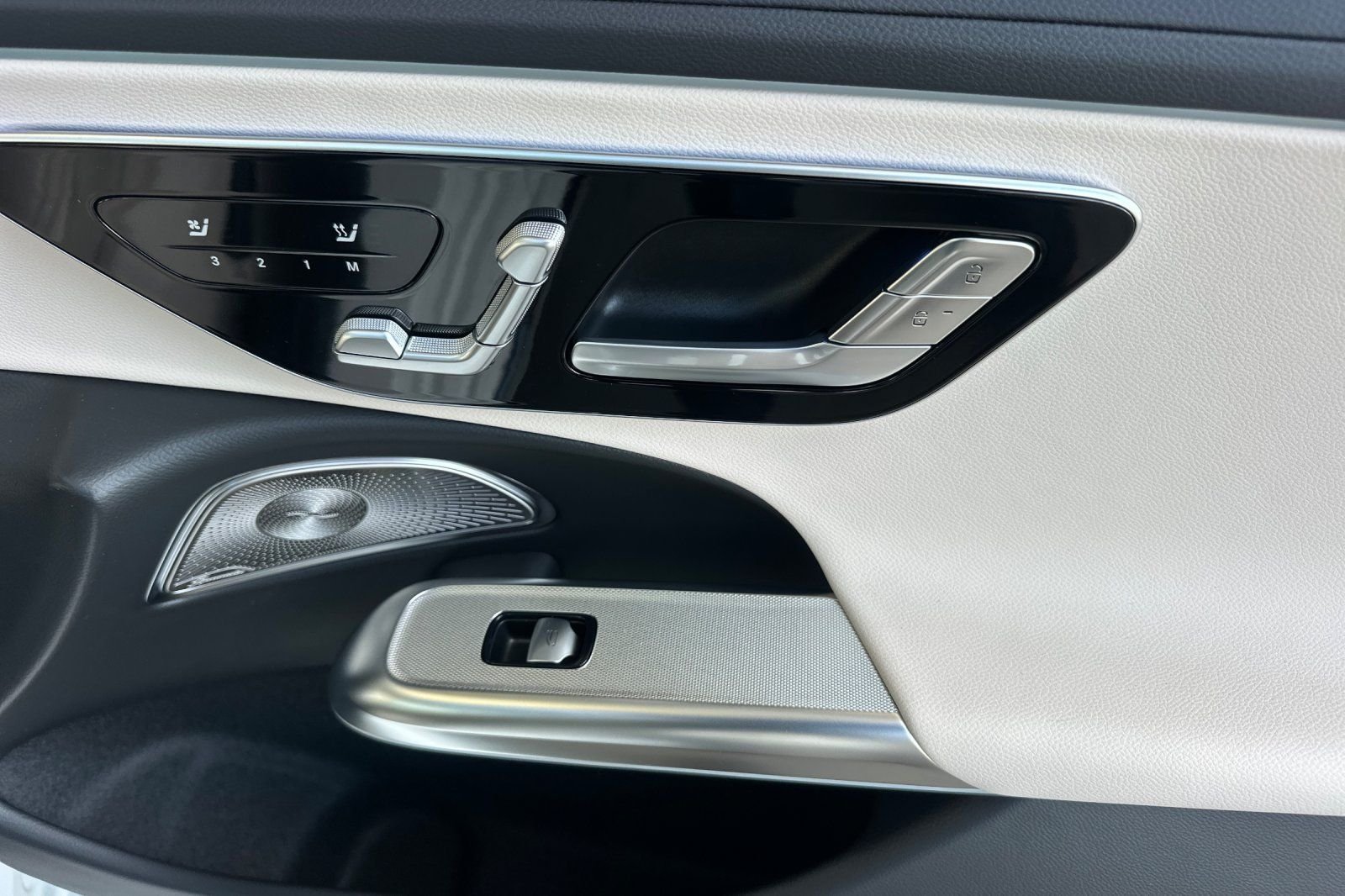 2026 Mercedes-Benz E-Class E350 - Photo 35