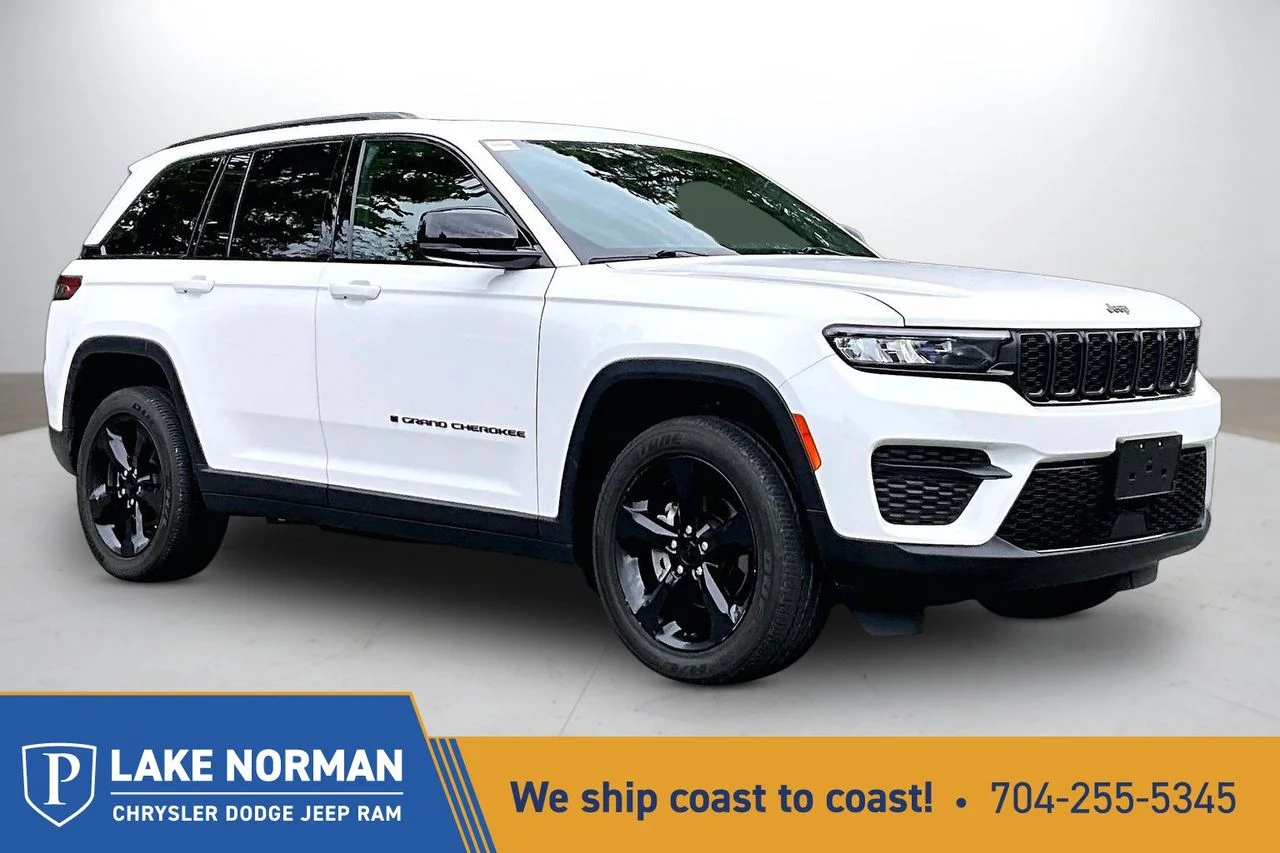 Used 2023 White Jeep Altitude X image 1