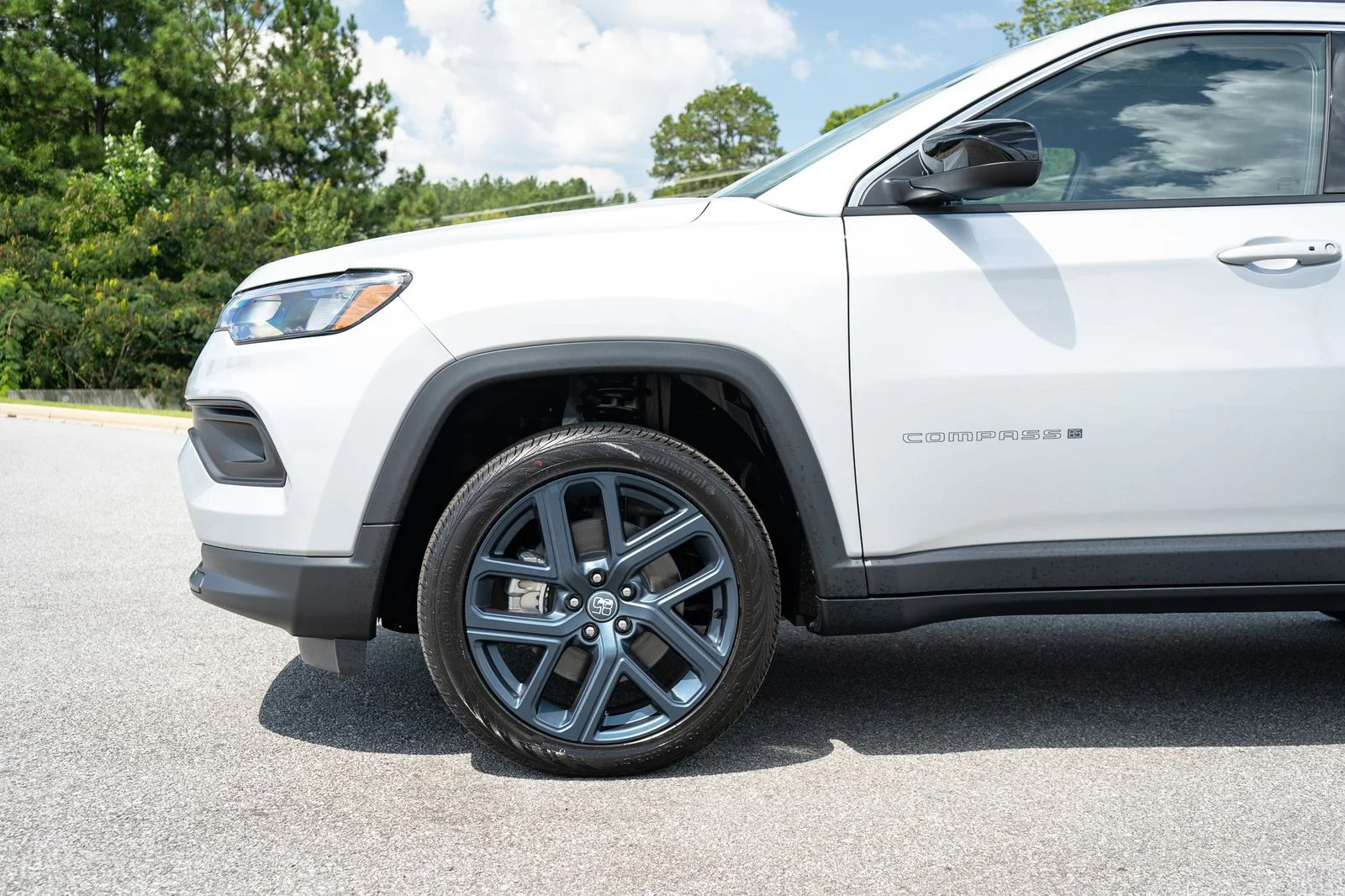 New 2026 Silver Zynith Metallic Clearcoat Jeep  image 4