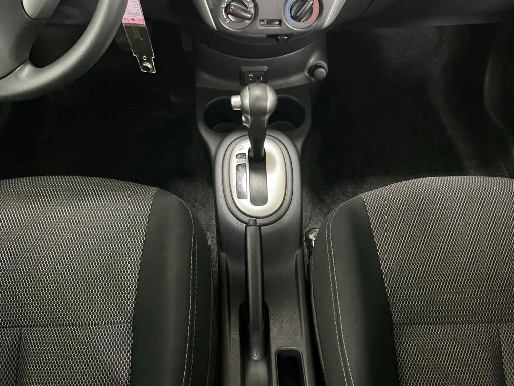 Used 2019 Red Nissan 1.6 SV image 10